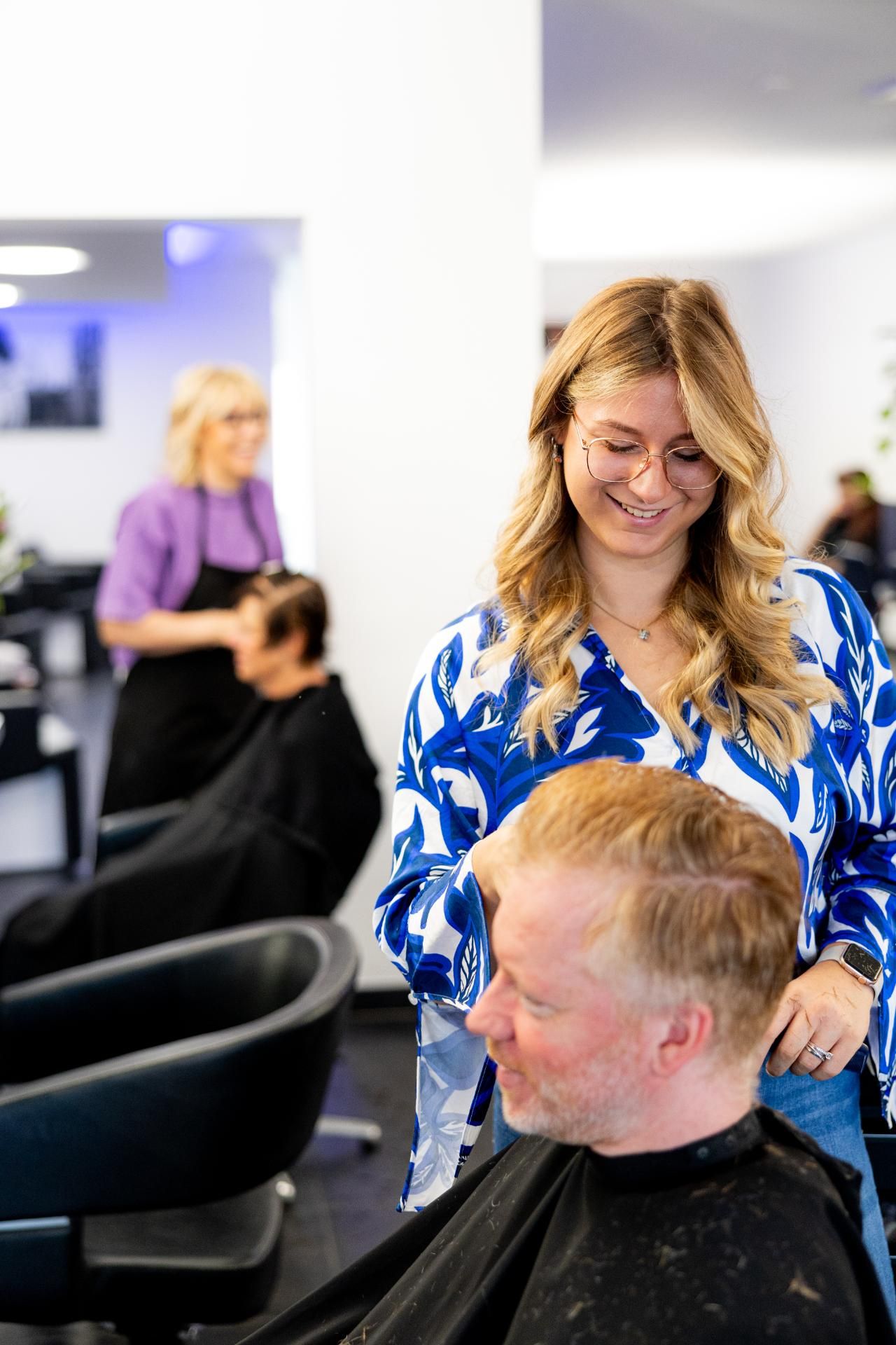 Werknemers van High Hair aan het werk